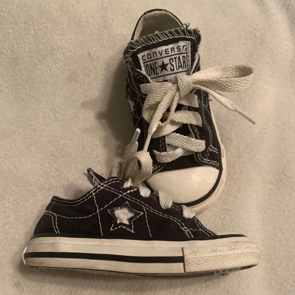 Converse - Picture 2 of 3